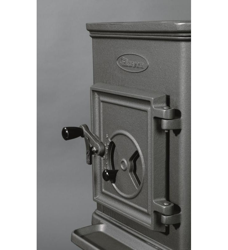 Detalle puerta estufa Dovre 100