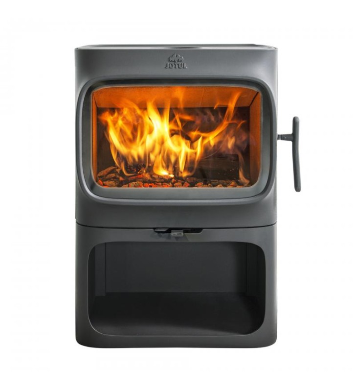 Jotul F305 Holzofen auf Sockel